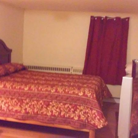 Leisure Motel Windsor Bagian luar foto