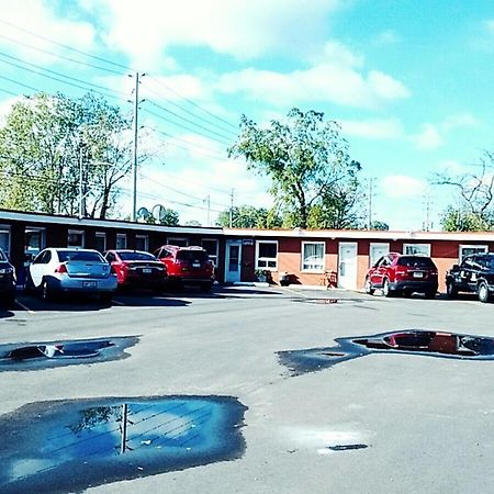 Leisure Motel Windsor Bagian luar foto