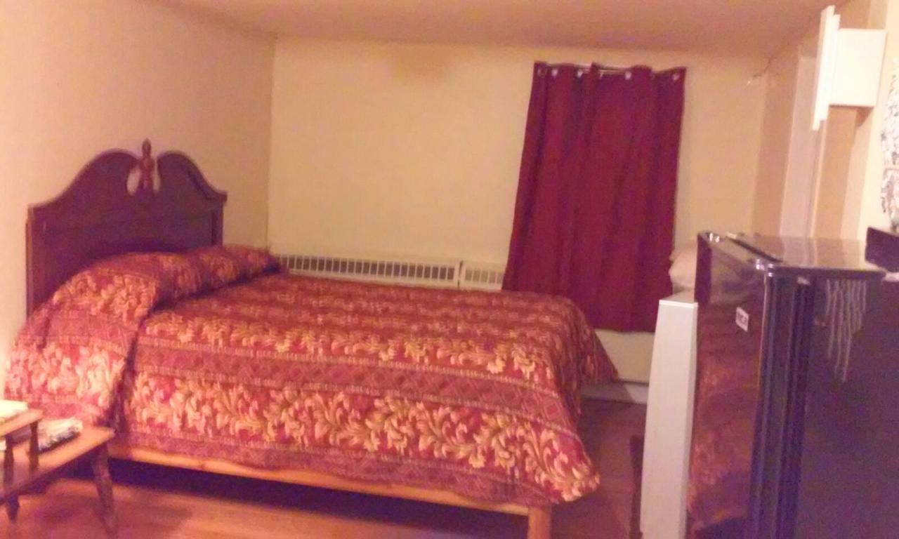 Leisure Motel Windsor Bagian luar foto