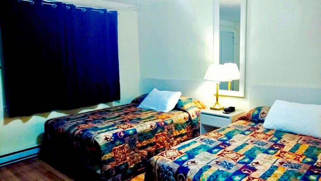 Leisure Motel Windsor Bagian luar foto