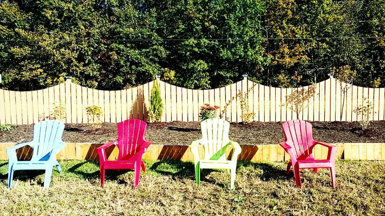 Leisure Motel Windsor Bagian luar foto